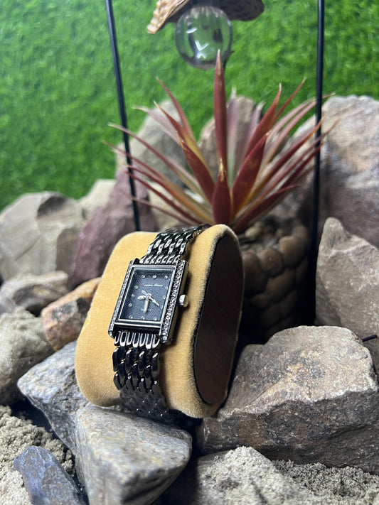 NoirSquare – Black Stainless Steel Women’s Watch | Bold & Modern Design
