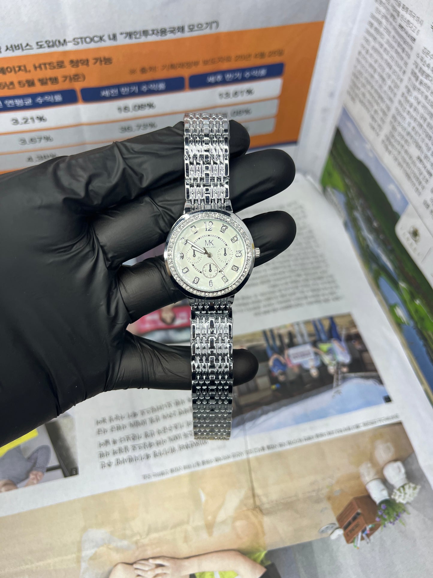 MK Classic Stainless Steel Women’s Watch – Timeless Luxury Design